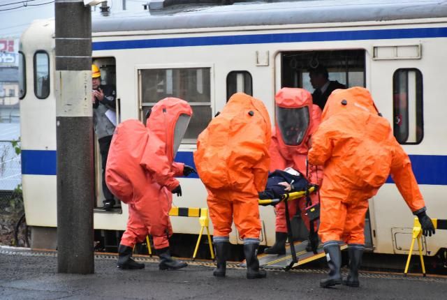 核、生物、化学物質災害対応　鉄道車両で救出訓練　ＪＲ都城駅