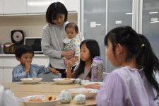 子ども食堂で母親交流　昼食作り、悩み相談も　宮崎市の子育てサークル