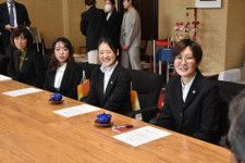 妊産婦支援や教育 貢献誓う　ＪＩＣＡ派遣３人、宮崎県知事表敬
