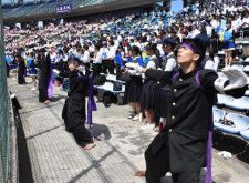 熱い声援 選手後押し　宮崎市で野球の高校四校定期戦