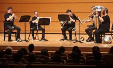 第２９回宮崎国際音楽祭の開幕を飾った「完熟☆金管五重奏団」の演奏者たち＝２９日午後、宮崎市民プラザオルブライトホール