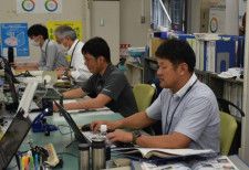 クールビズ 脱炭素へ　宮崎県内官公庁、軽装業務開始