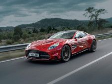 アストンマーティン V12 ヴァンテージが、ファイナルエディションという宿命を背負って2022年に復活 - Webモーターマガジン
