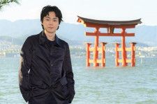 菅田将暉が『ミステリと言う勿れ』のロケ地広島を再訪！嚴島神社で「とても贅沢です」
