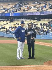 『SHOGUN 将軍』公開記念MLB(メジャーリーグベースボール)始球式イベントで共演した真田広之と山本由伸