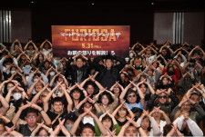ヒロミ＆チョコプラ長田が「V8を讃えよ！」『フュリオサ』スペシャルイベントに400人の“マッドマックス狂”が集結