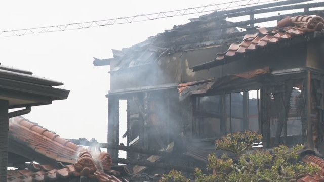 「黒煙と火炎が見える」木造住宅燃える火事 家人は逃げ出して無事 石川・能美市