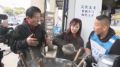 住民ら“笑顔”「サインは家宝です」杉良太郎・伍代夏子夫妻が“炊き出し”で住民らと交流