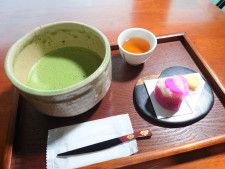 松江城の目の前にある本格和菓子カフェ！「現代の名工」の技と味を楽しめる｜松江市