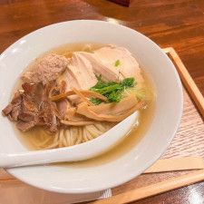 日本料理店が昼限定でオープンするラーメン店！鶏の旨みたっぷり上品スープが絶品！｜出雲市