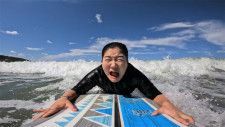 ガンバレルーヤが美しい日本海で人生初のサーフィン体験！鳥取市青谷町で1泊2日の移住体験！