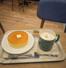 鳥取県初「黒モス」がオープン！限定メニューのスフレパンケーキやドリンクが味わえる！｜鳥取市