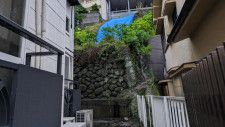 長崎市内で崖崩れ　土砂や石が付近の住宅敷地内に一部流入　けが人なし