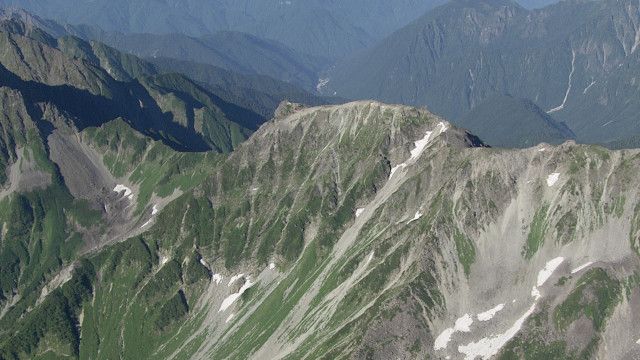 北アルプスで遭難による死亡事故が相次ぐ　東京都の72歳男性が死亡　南岳周辺、登山道から外れた岩場で発見　きのう26日は奥穂高岳で福井県の71歳男性が滑落して死亡