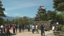 GW県内の観光地にぎわう　国宝・松本城の来場者数4万4500人　北陸新幹線、特急あずさ利用者増