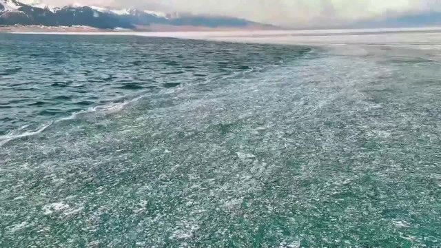 想像を超えての 湖で氷の破片がぶつかり合う迫力ある光景 中国新疆ウイグル アクセサリー