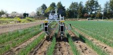 湾曲した畑でも高精度走行…レグミンが外販へ、自律走行型農薬散布ロボットの性能
