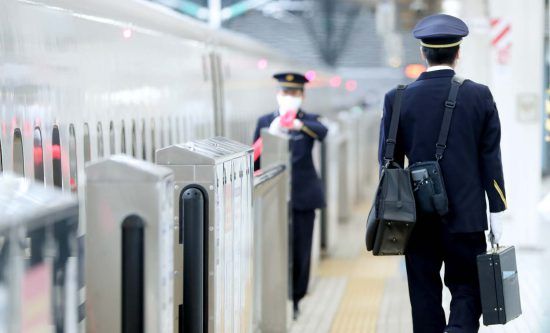 7社の「現役鉄道マン」が給料事情を赤裸々告白。JR東日本、東急、都営地下鉄…意外な会社が高給だった