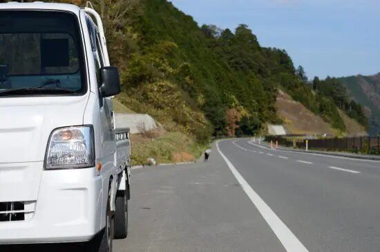 軽トラックで“あおり運転”してきた高齢ドライバーが思わぬ事故で立ち往生するまで――仰天ニュース特報