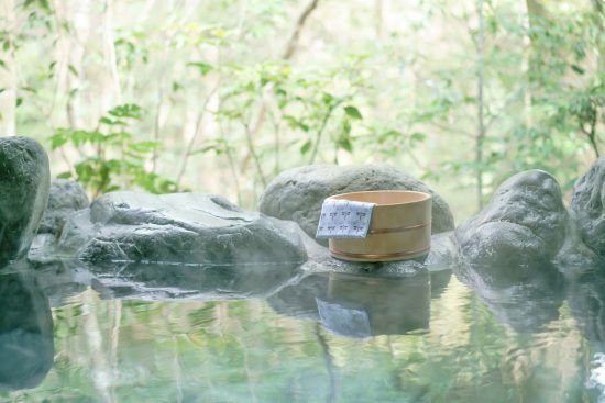 「我慢の限界でした」温泉で騒ぐ外国人観光客に地元民がウンザリ。スタッフに注意され謝罪するまで