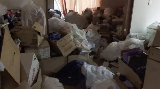 ゴミ屋敷で“父の遺体”と暮らしていた50代息子。特殊清掃員が見た、死体遺棄事件に潜む“貧困”の実態