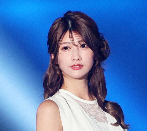 31歳女性アナ「アナウンサーらしからぬ衣装」大胆露出ワンピに反響「目のやり場に困る」