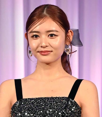 “どどどエロい”人妻モデル古畑星夏、ワンピ水着ショット披露「女神降臨」「美形すぎる」