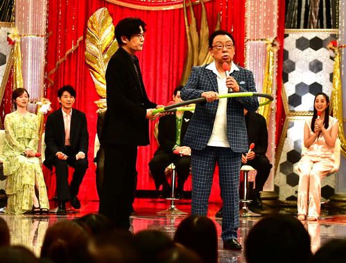 稲垣吾郎が特技のフラフープで沸かせる「みんな、僕のこと覚えてた？」９年ぶり連ドラ出演