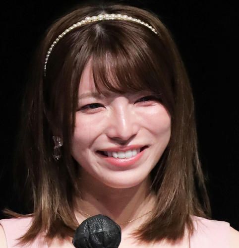 「胸、大きくなってない？」元セクシー女優の上原亜衣、白ビキニ大胆ボディー披露「惚れてマウ」