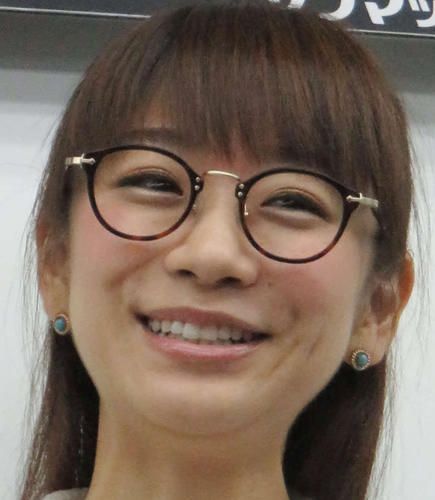 37歳元アイドル、10年ぶりのグラビアに挑戦　ブラひもチラ見せオフショット「凄まじい色気」