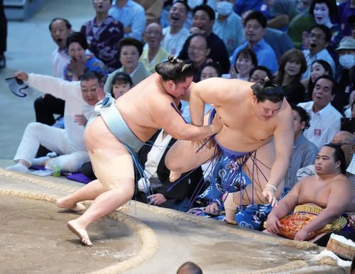 大の里が新横綱ではワーストの４個目金星配給　圧倒的強さが影を潜め「体調が悪いんでしょうか」
