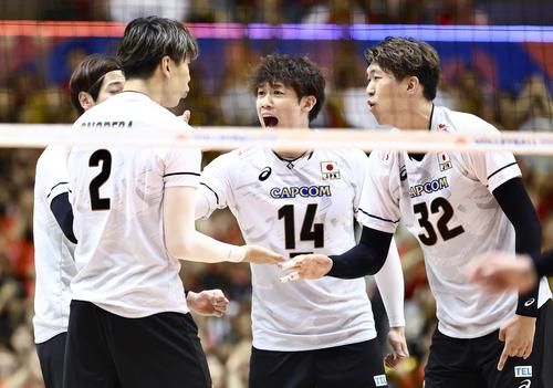 【バレー】日本、第３セット奪取　セット頭から５連続ポイント　佐藤駿一郎サービスエースも出た