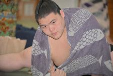 お綺麗です」大相撲中継に着物姿の美人女優 “ひと際”目を引く