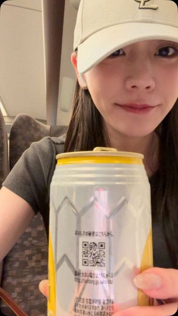 〝電撃婚〟から1年…美人タレント〝夜の路上・缶ハイボール〟姿にファン仰天「暑いので…」「びっくりする笑」貴島明日香、オフショットに反響
