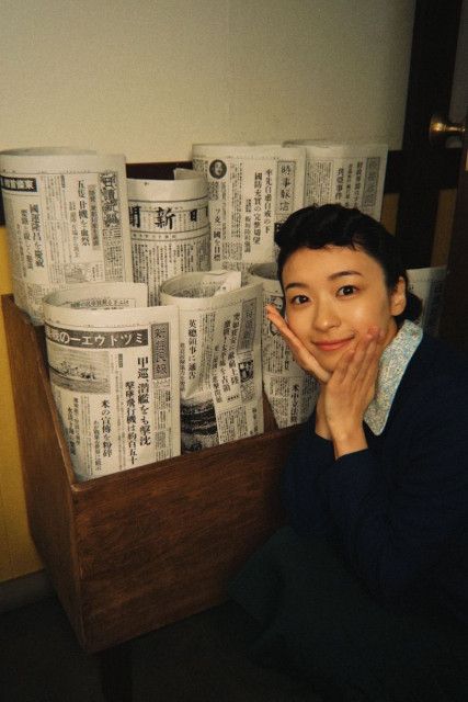 「あんぱん」記者役から〝印象ガラリ〟27歳女優の妖艶ノンショルダーショットに脚光「表情が素敵すぎ」「すごく色気があってイイですね」