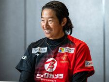 「今の若い選手には結果が足りない」上野由岐子が初めて語った“レジェンドの引き際”…45歳で迎えるロス五輪へ「選手で行くのか、指導者という形か」 photograph by Takuya Sugiyama