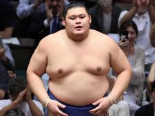 大相撲“最速優勝”のウラで…師匠（元稀勢の里）が苦言「豊昇龍に3回、同じ負け方」大の里23歳とは何者なのか？「三敗の優勝でいいと思うなよ（笑）」 photograph by JIJI PRESS