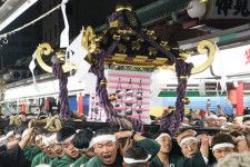 三社祭のフィナーレを飾る3基の本社神輿渡御！浅草の町を練り歩き、宮入で最高潮に