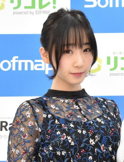 伊織もえ、服パンパン！人気アニメのコスプレに衝撃「ボタンが吹っ飛ぶ魔法」