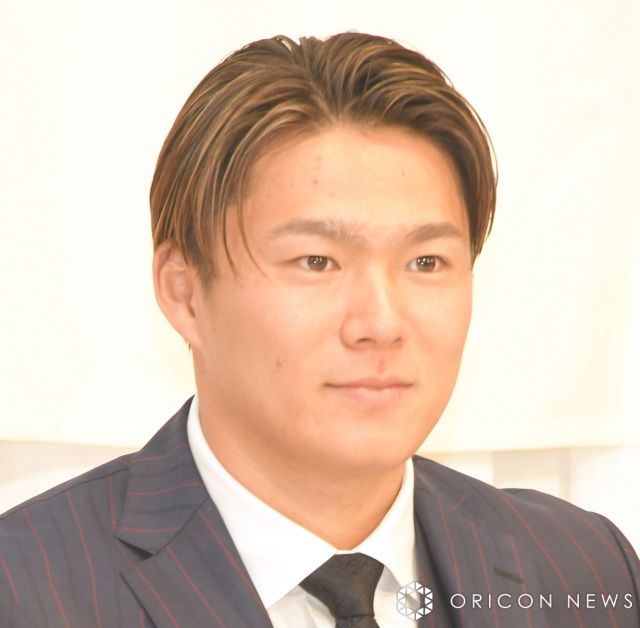 山本由伸がクールに球場入り　手持ちの“小さなケース”にファン注目「でた!!おにぎりポーチ」「さすがオシャレ番長」