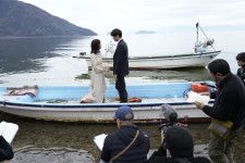 【独占】メイキング写真も公開! 原作者・吉田修一が日本一大きい湖“琵琶湖”をロケーションに選んだ理由とは 　映画『湖の女たち』
