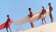 終わらない夏と完璧な波を求めた旅 サーフムービーの原点が鮮やかな映像でよみがえる　映画『エンドレス・サマー デジタルリマスター版』