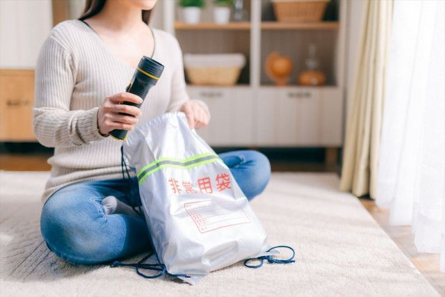 【防災グッズ】で本当に必要な物とは？　ランキング3位「非常用簡易トイレ」2位「食料品」…1位は？