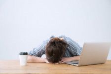 「仕事中の眠気対策に関する意識調査」の結果は…