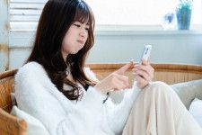 【ボーナス】もらったけど…「我慢するもの」ランキング 3位「パソコン」2位「スマホ」…1位は“時間の面でもハードルが高いこと”