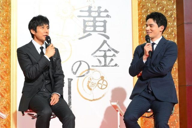 西島秀俊＆水上恒司、記者会見に登場！“東洋の時計王”の壮年期と青年期を演じ分ける＜黄金の刻＞