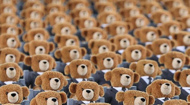 日本代表選手所属のドイツ名門、5万円の限定テディベア1250体が