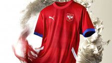 セルビア代表、EURO2024に向けた新ユニフォームを発表！白のアウェイには「悪魔の町」を描く