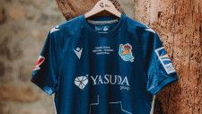 【日本未発売】 久保のソシエダ、彫刻家チリーダの生誕100周年ユニフォームを ウェア