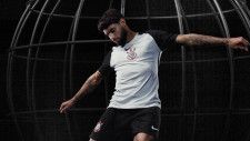 NIKEロゴが立つ!トッテナムが新サードユニフォームを発表 伝説 NIKEロゴが立つ!トッテナムが新サードユニフォームを発表 伝説